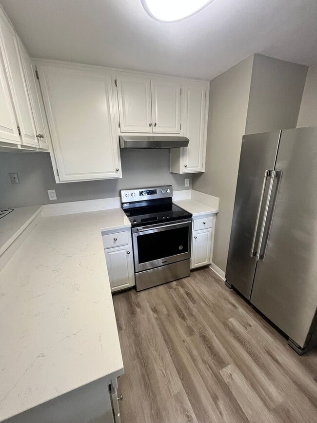 Building Photo - For Rent: 3 Bed, 2.5 Bath Townhome in University City
