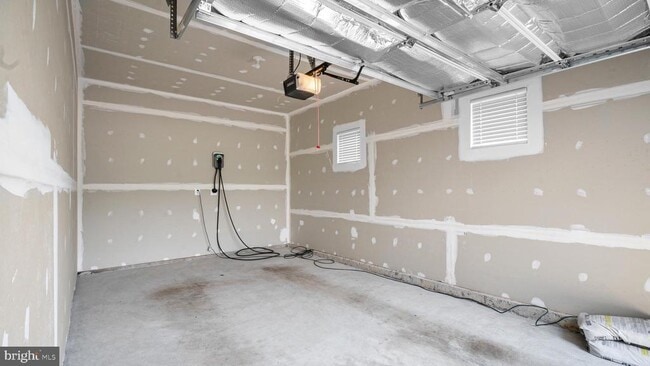 Building Photo - 8031 International Dr