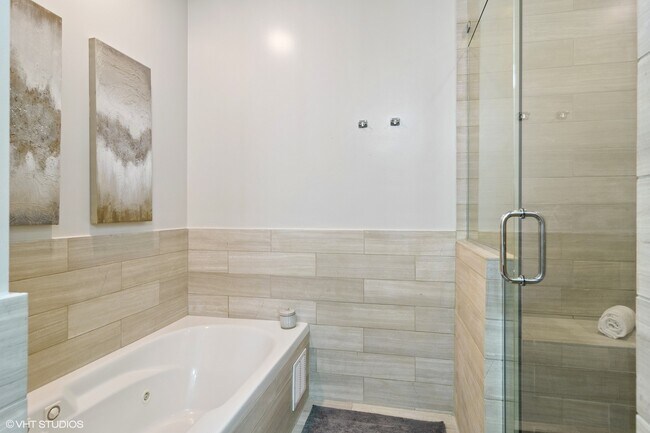 Building Photo - 810 N Wolcott Ave