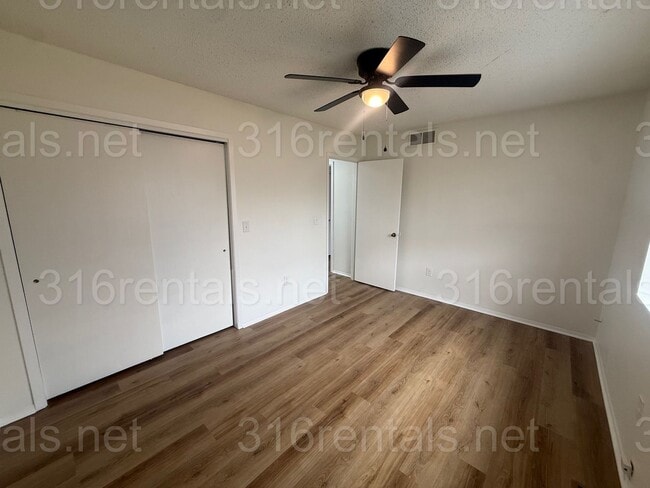 Building Photo - 1122-1124 S Laurel