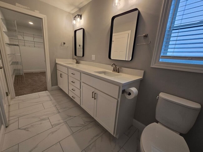 Building Photo - 6 Bedroom Home in Brookridge Estates