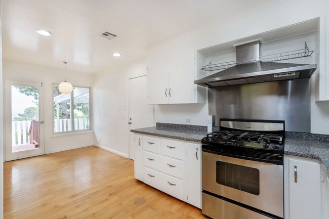 Building Photo - 3 Bed / 3 Bath + Bonus room pet friendly Millbrae home with pool on a 1/2 acre lot. YouTube tour!!