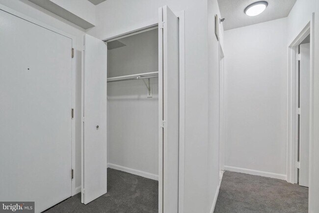 Building Photo - 1805 Crystal Dr