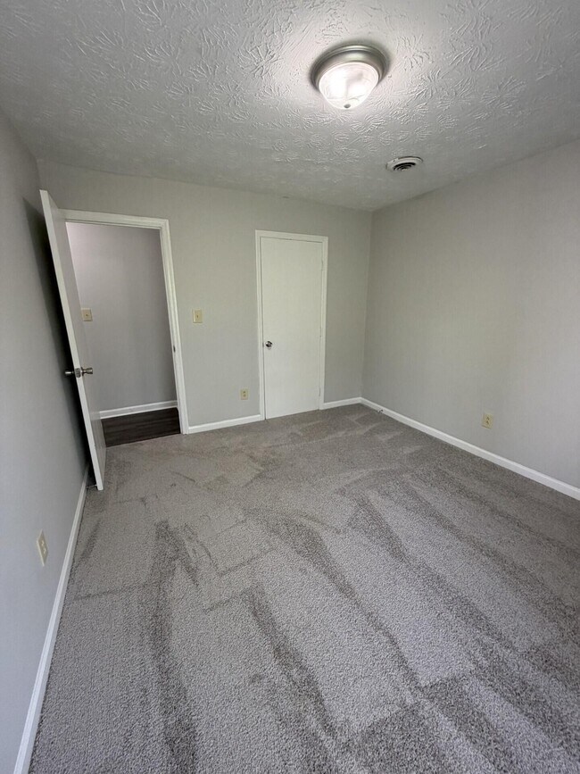 Building Photo - 3200 Baird Ct