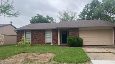 Building Photo - 800 Fort Worth St