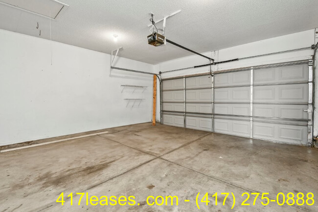 Building Photo - 834 S Duke Ave