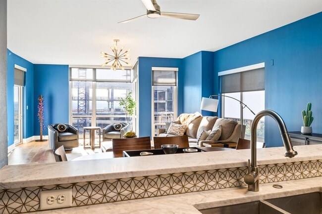 Building Photo - 603 Davis St