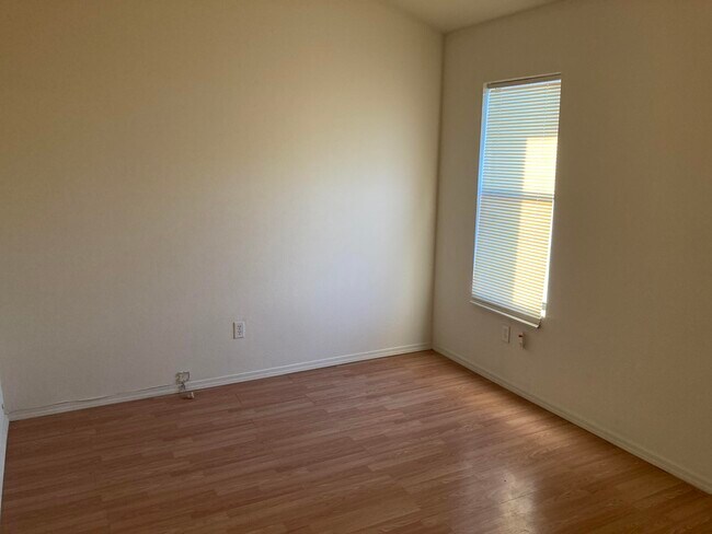 Building Photo - 1654 Exeter Dr