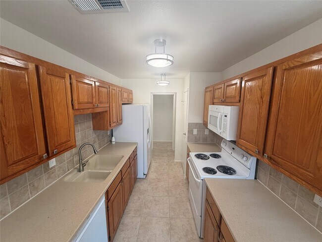 Building Photo - 3214 Big Spruce Dr