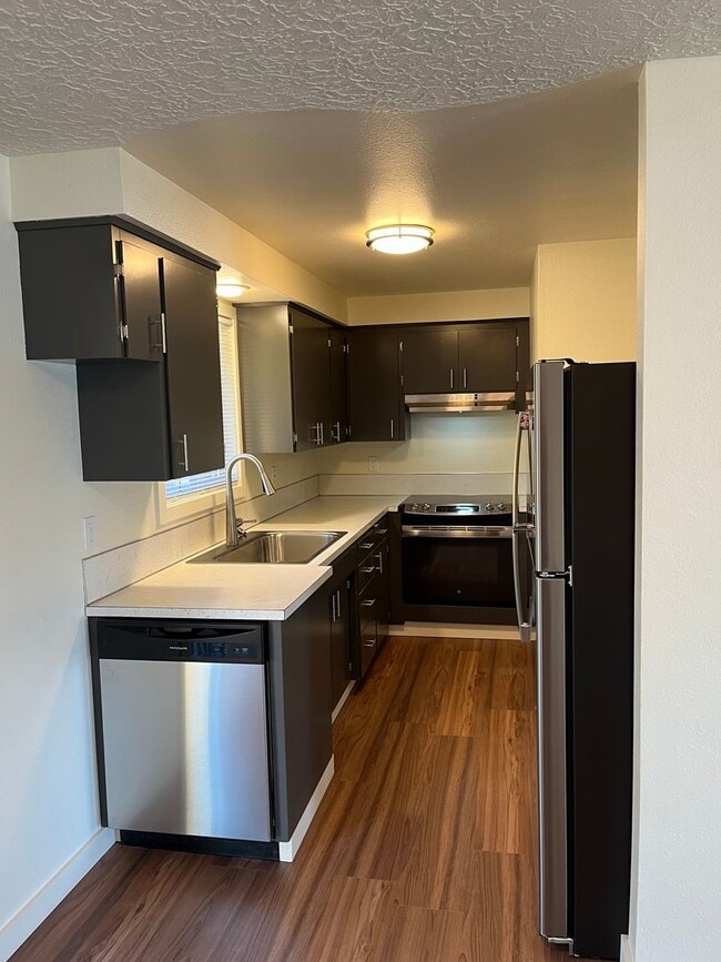 Building Photo - cap03 - NE 106th