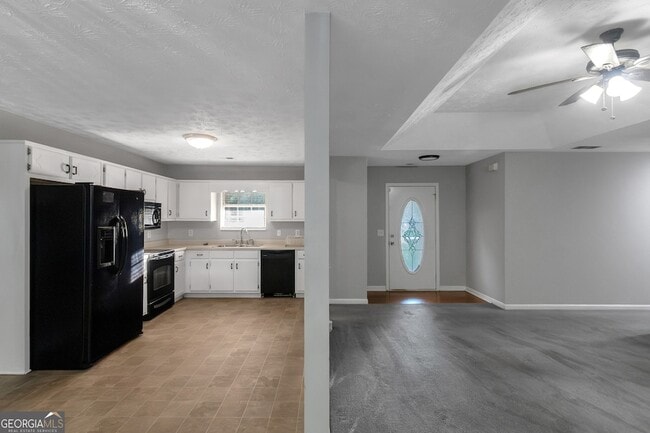 Building Photo - 585 Mountainview Dr