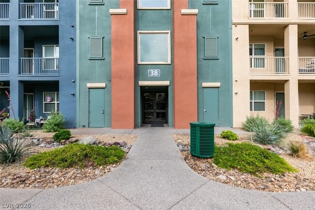 Building Photo - 38 E Serene Ave