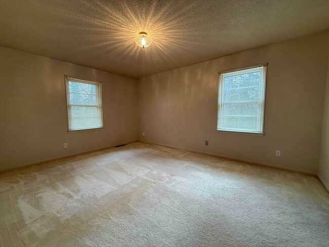 Building Photo - 2 Bedroom/2 Bath Home for Rent