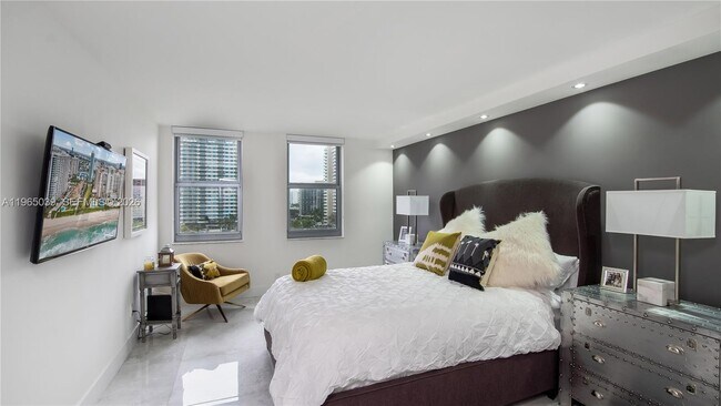 Building Photo - 1920 S Ocean Dr