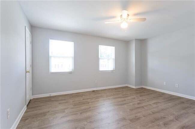 Building Photo - 1441 Springleaf Cir SE