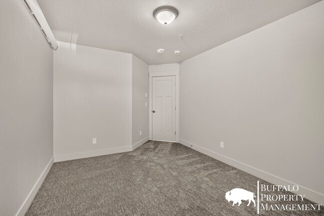 Building Photo - 6289 N Silver Fox Rd