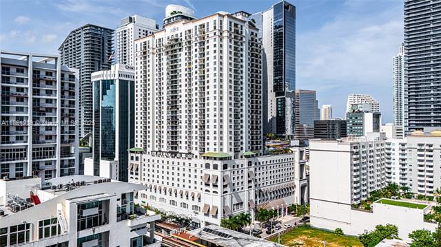 Building Photo - 999 SW 1st Ave