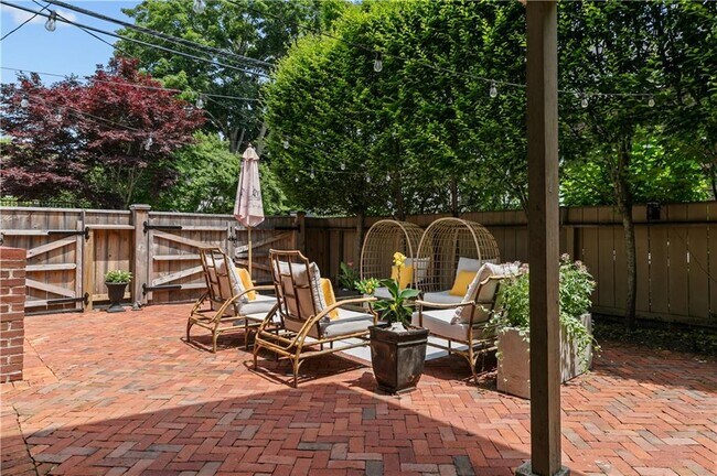 Building Photo - 35 2nd St