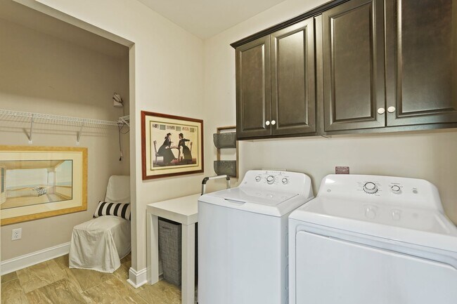 Building Photo - 10 Chicory Ct