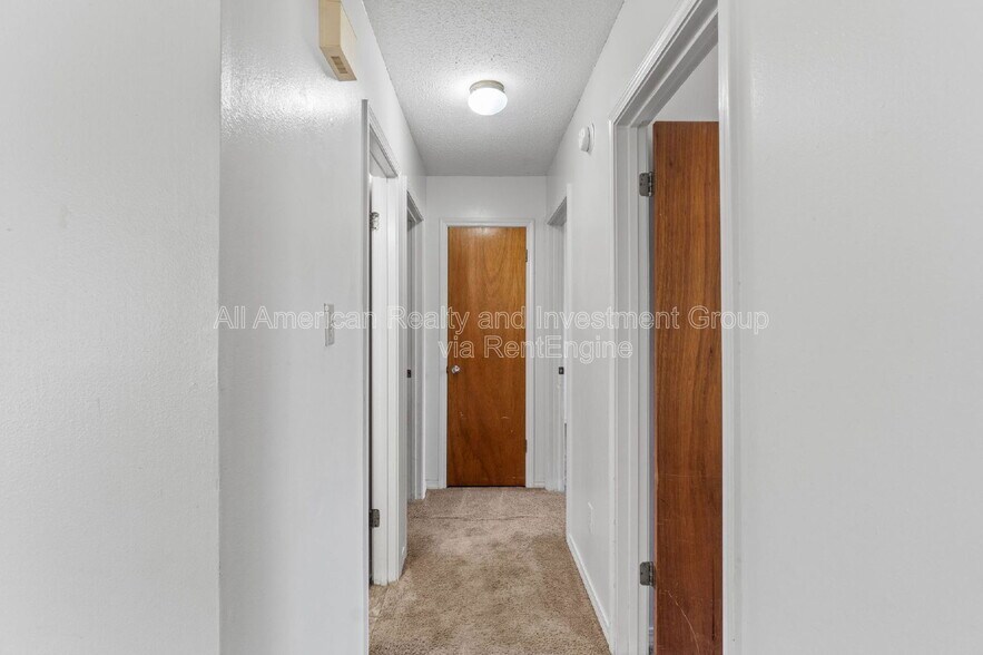 Building Photo - 1925 Estival St