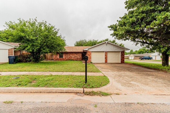 Building Photo - 3 Bed 2 Bath in OKC!