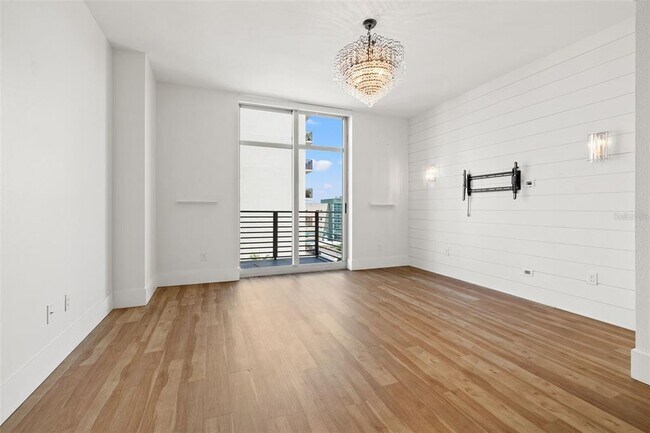 Building Photo - 1208 E Kennedy Blvd