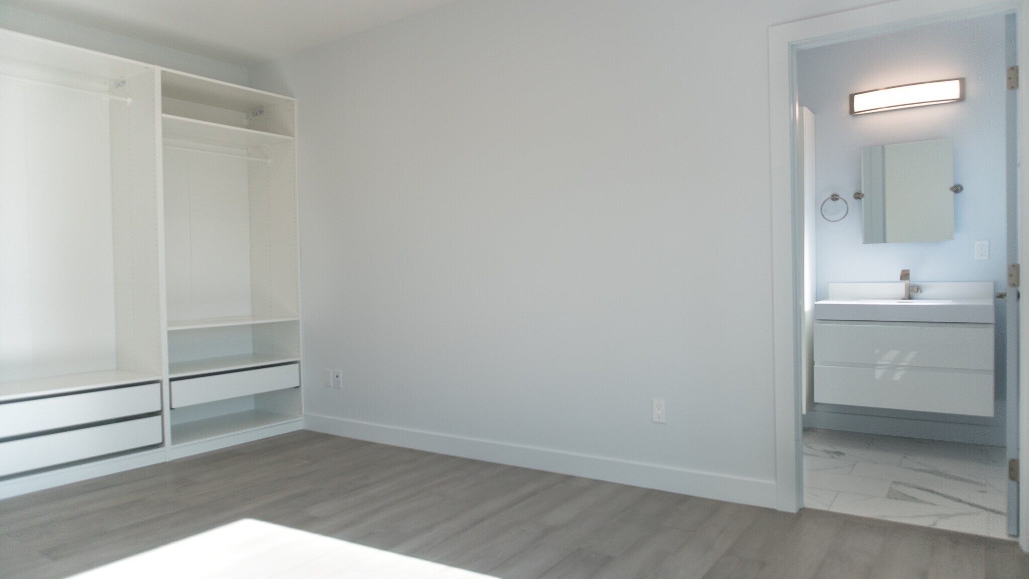 Building Photo - 6850 Encino Ave