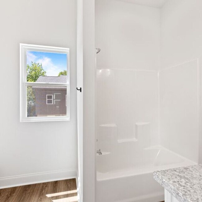 Building Photo - 1 Bed 1.5 Bath Condo Near Campus!