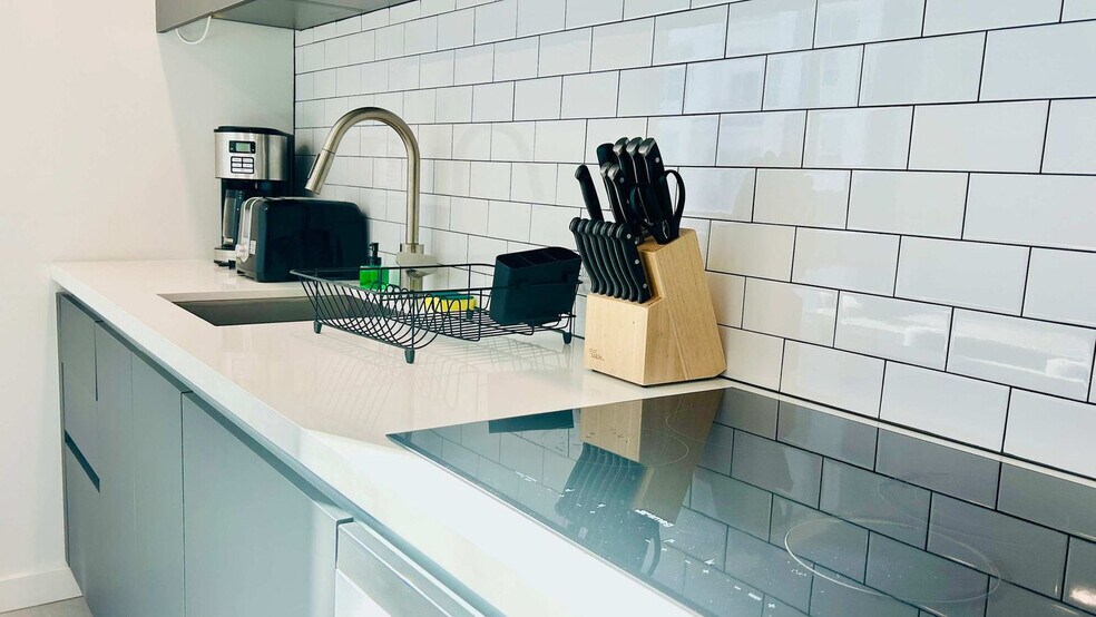 Building Photo - 227 NE 2nd St