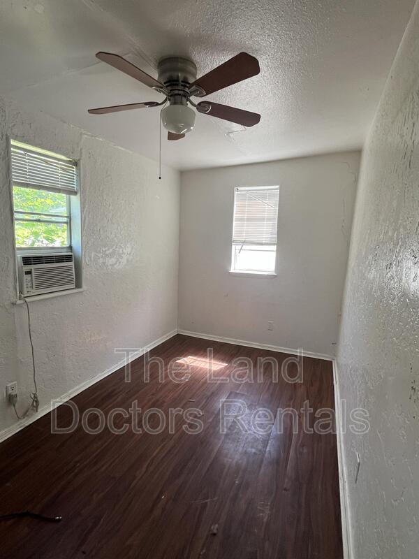 Building Photo - 717 S Hope Ave