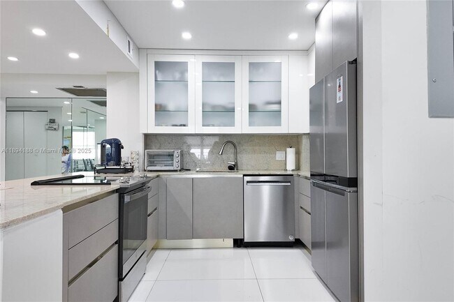 Building Photo - 1950 S Ocean Dr