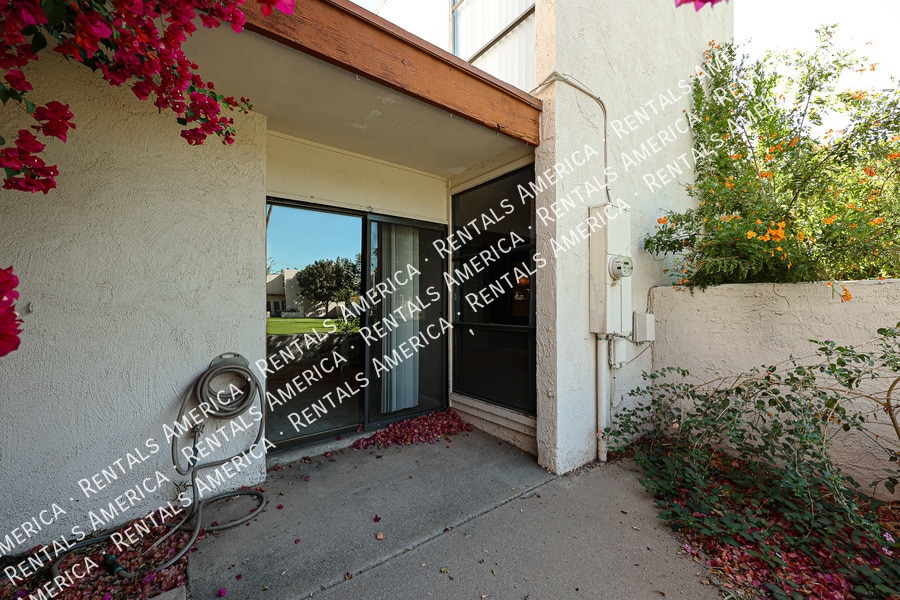 Building Photo - 3214 S El Camino Dr