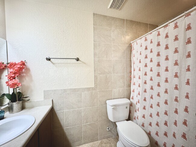 Building Photo - Fully Furnished Henderson Rental Near Cadence | 2 Bed Home w/ Solar + Backyard | Close to Cowabun...