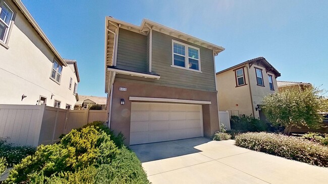 Building Photo - Los Carneros townhouse 3 Bed / 2.5 Bath – ...