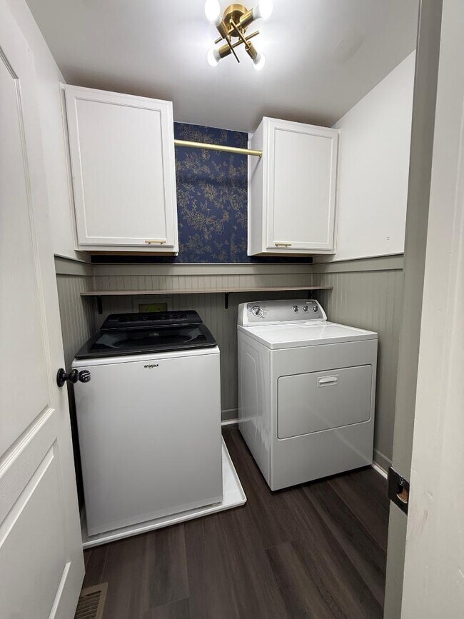 Building Photo - 800 Palomino Ln