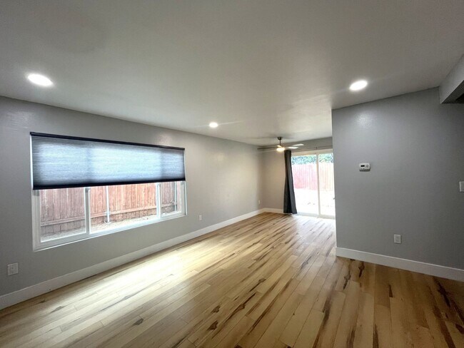 Building Photo - 1708 E Fairfield Ct