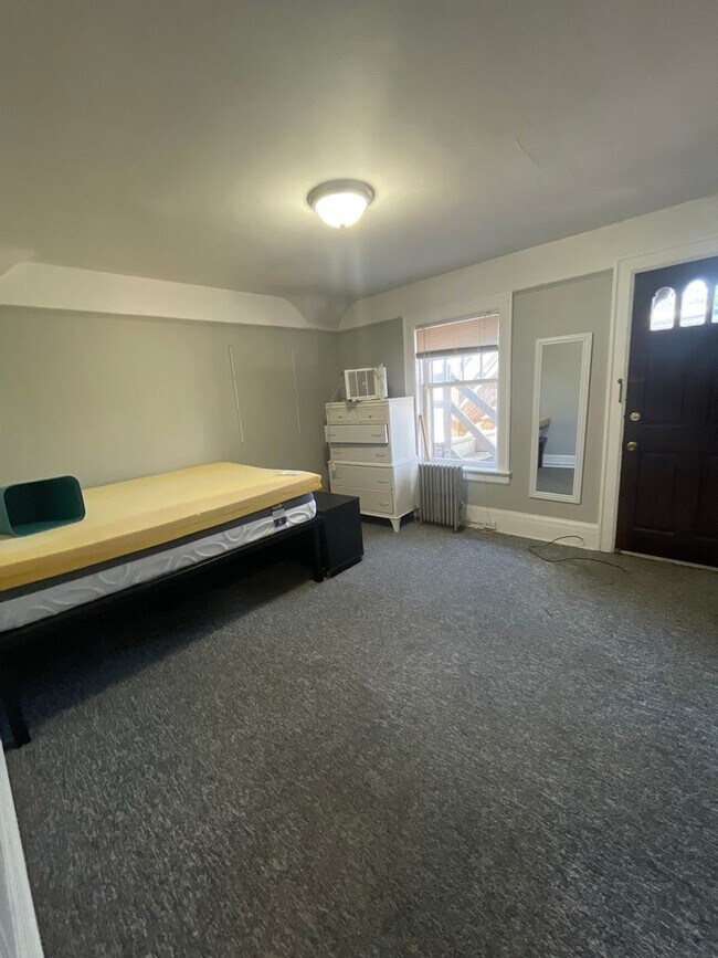 Building Photo - 725 Church St