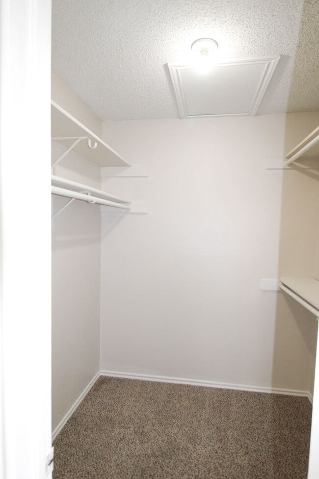 Building Photo - 945 Schertz Pkwy