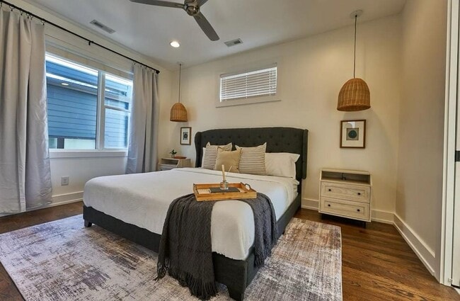 Building Photo - 2718 Delaware Ave