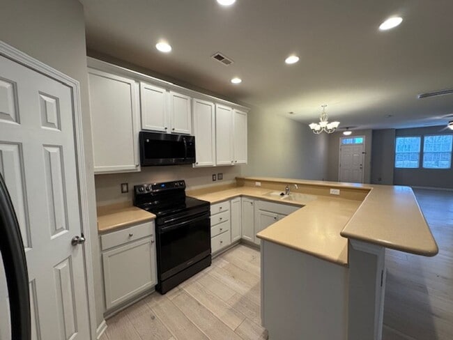 Building Photo - Beautiful 2-Story Townhome in Renaissance Park – Minutes from Downtown Raleigh!