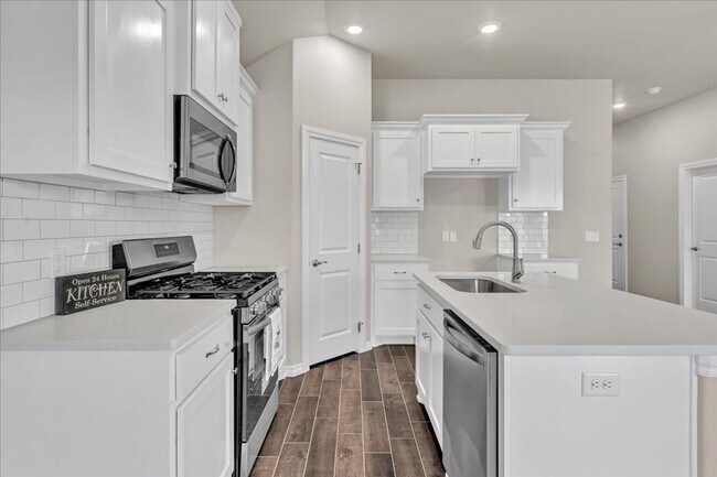 Building Photo - Adorable Brand New NE Edmond