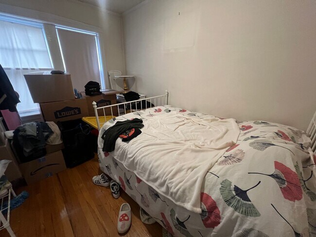 Building Photo - Huge One Bedroom in Irving Park
