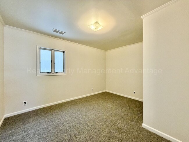 Building Photo - Updated Ranch on Double Lot Near Royal Oak & Ferndale