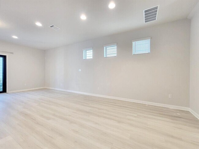 Building Photo - 2044 Arendale Dr