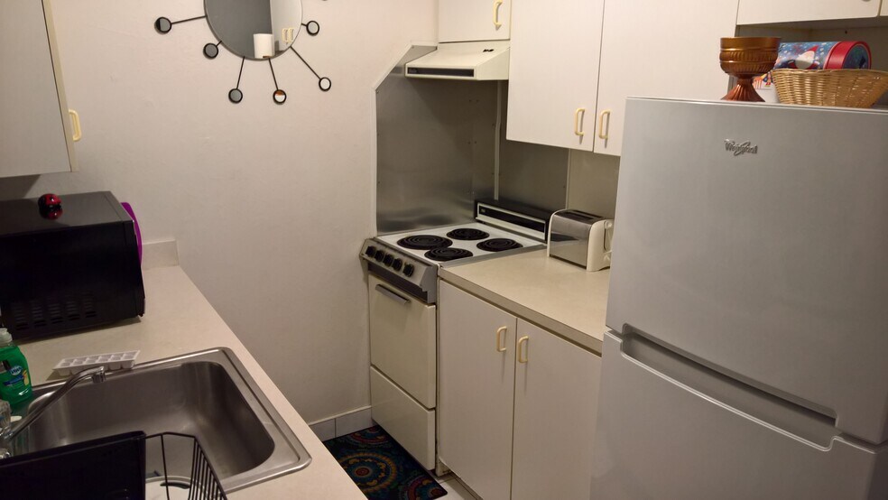 Kitchen - 1948 Roosevelt St