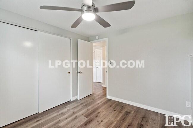 Building Photo - 3145 Sherbrooke Rd