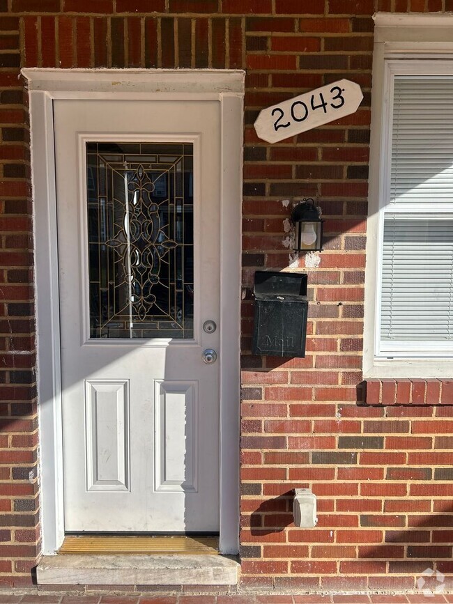 Building Photo - NEWLY RENOVATED TOWNHOME IN WEST BALTIMORE