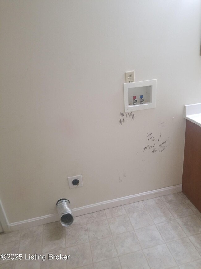 Building Photo - 737 Andra Dr