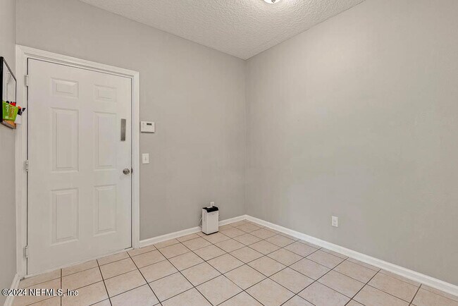 Building Photo - 12423 Forest Lake Cir E