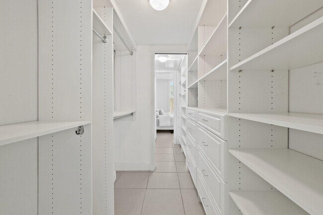 Building Photo - 1051 Hillsboro Mile